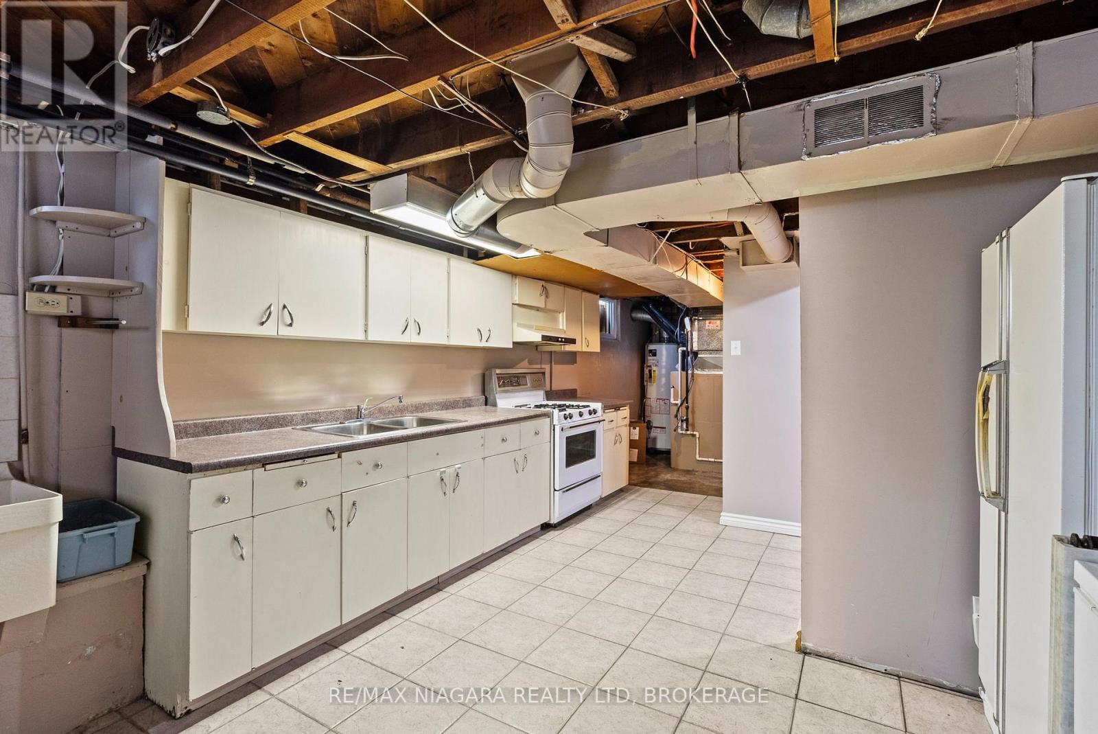 230 WELLINGTON STREET - 33