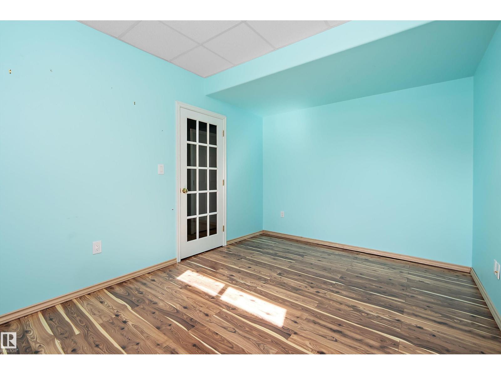 127 REED PL - 32