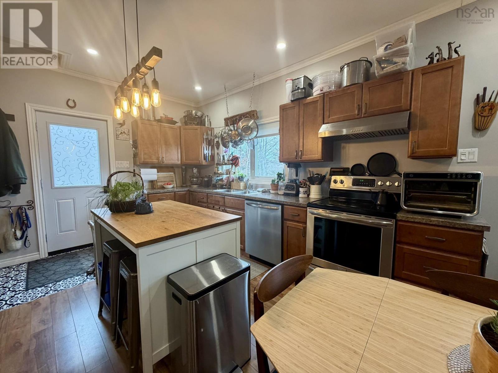 9384 HIGHWAY 7 - 6