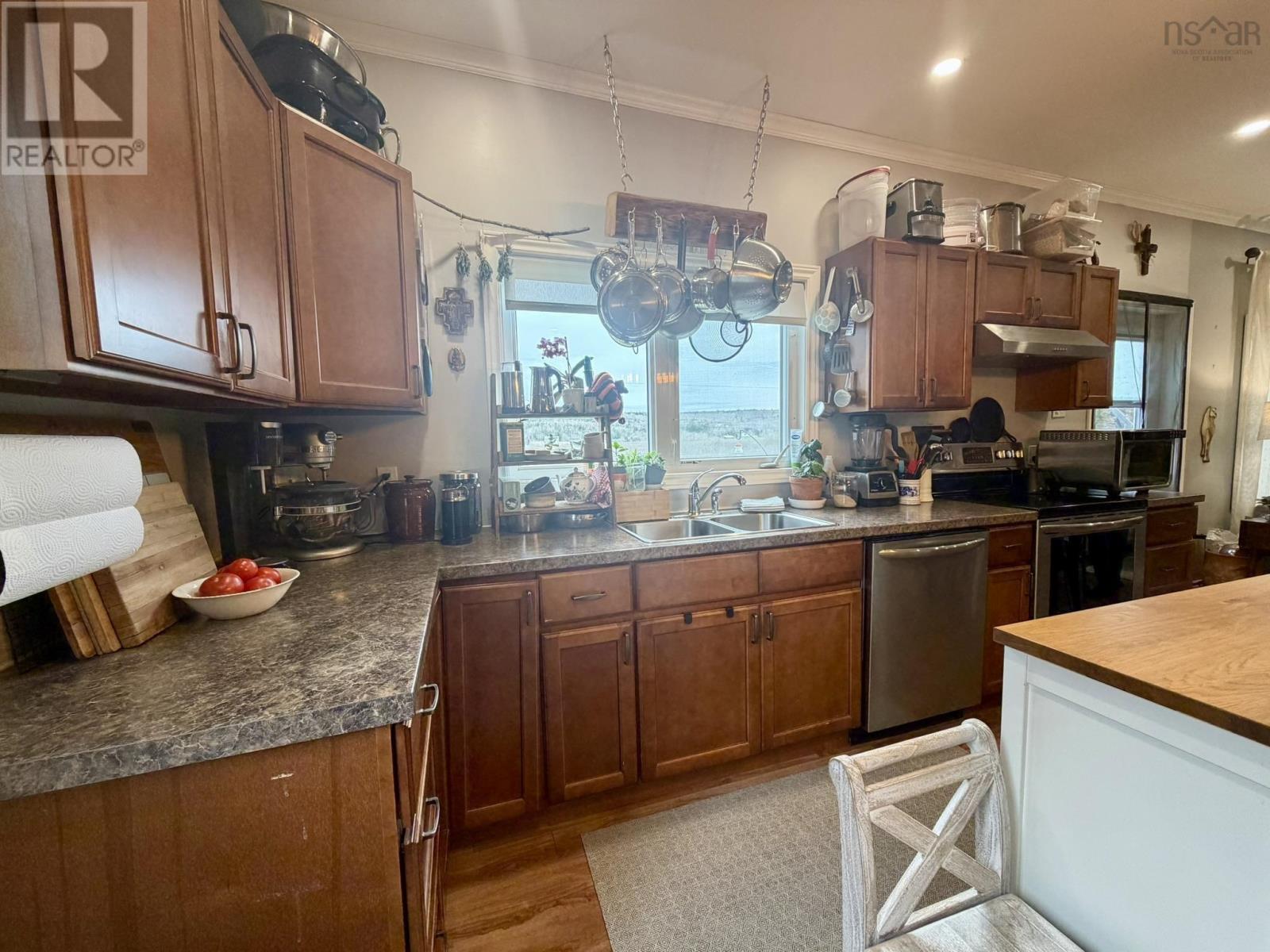 9384 HIGHWAY 7 - 7