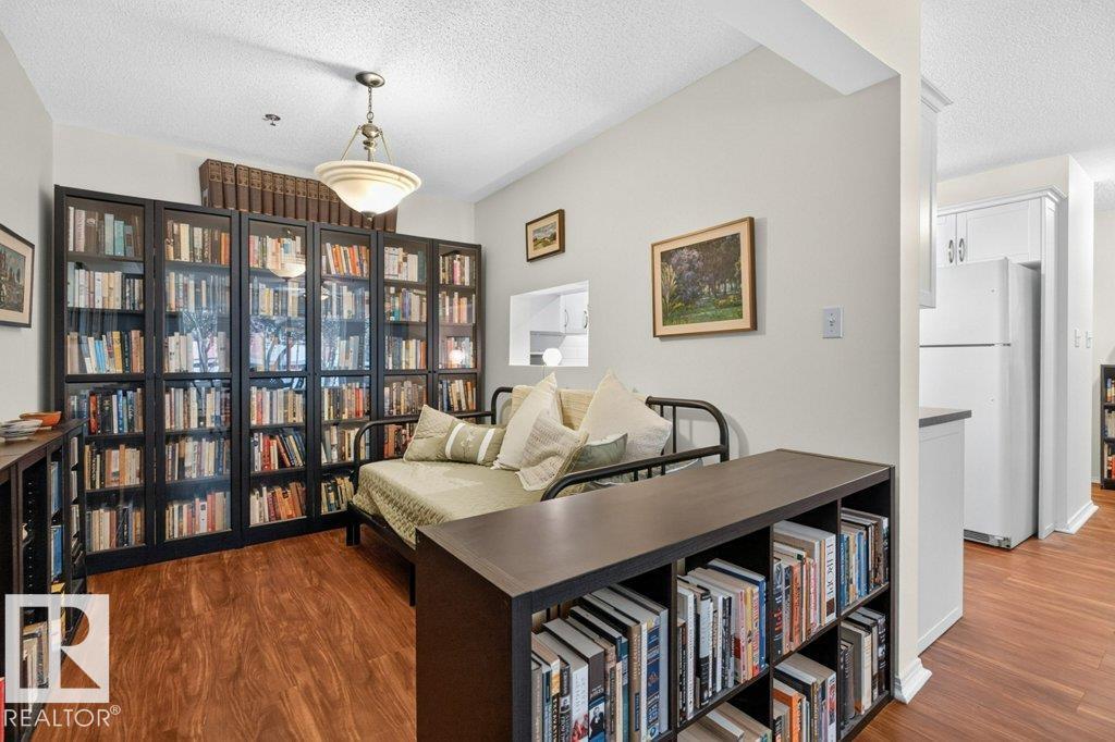 #117 10508 119 ST NW - 14