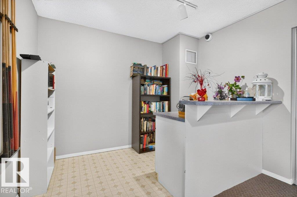#117 10508 119 ST NW - 32