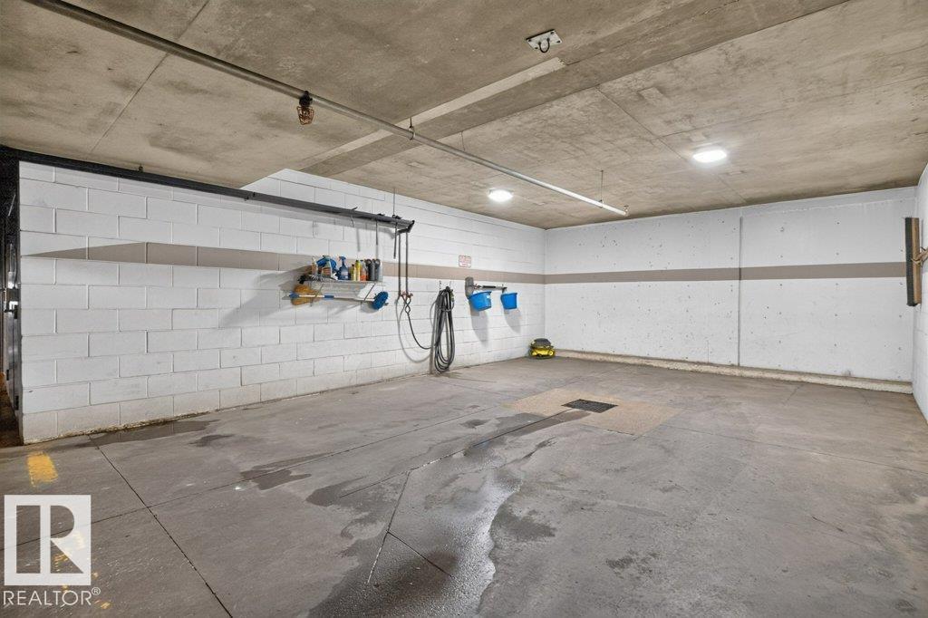 #117 10508 119 ST NW - 33