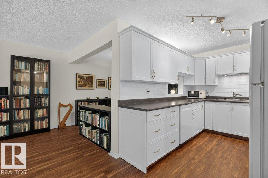 #117 10508 119 ST NW - 7
