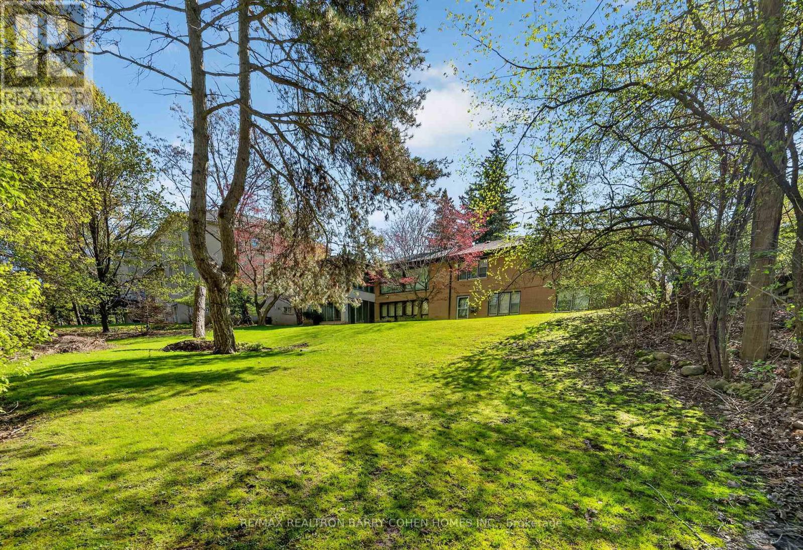 18 BRIAN CLIFF DRIVE - 22