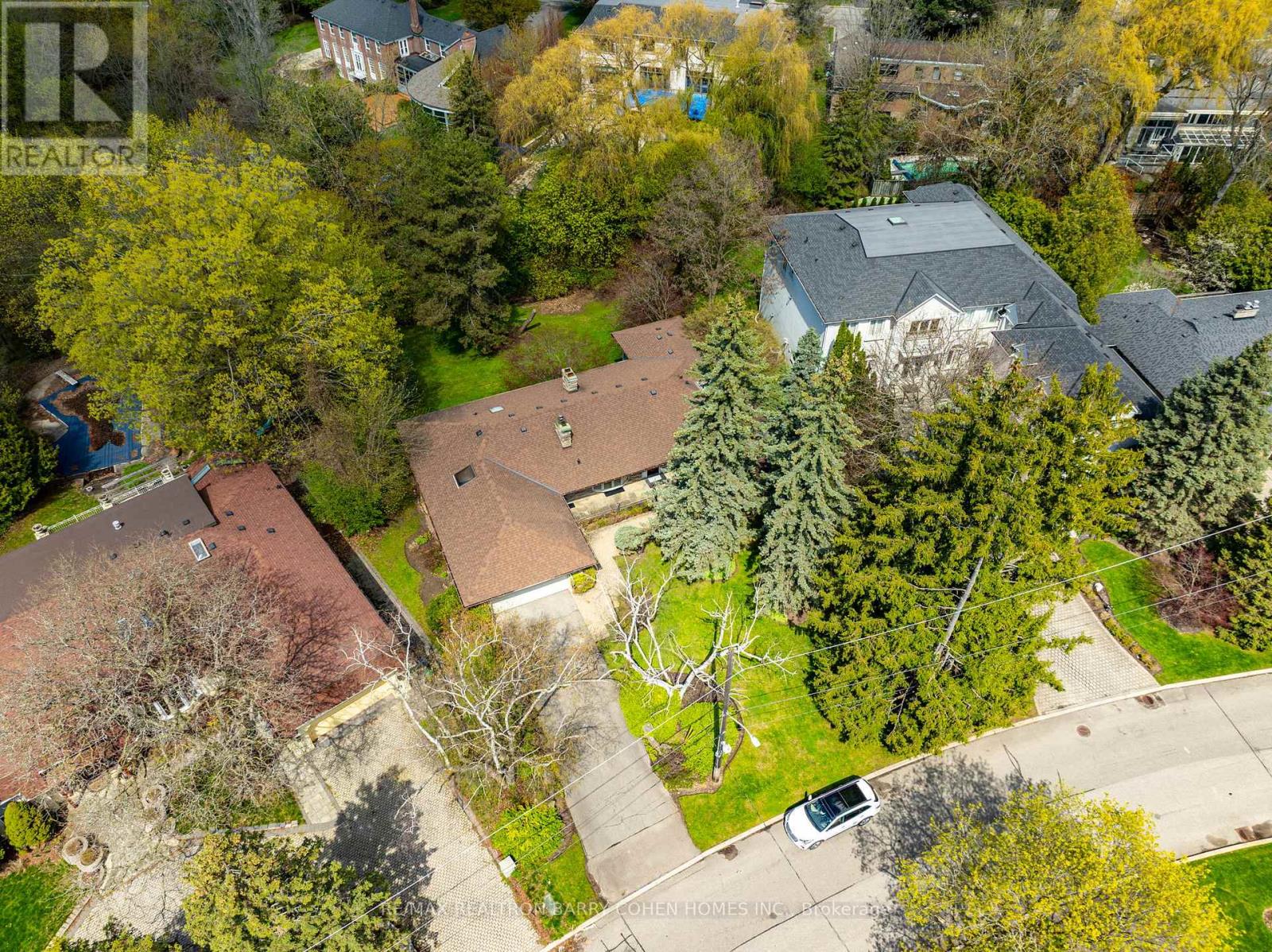 18 BRIAN CLIFF DRIVE - 24