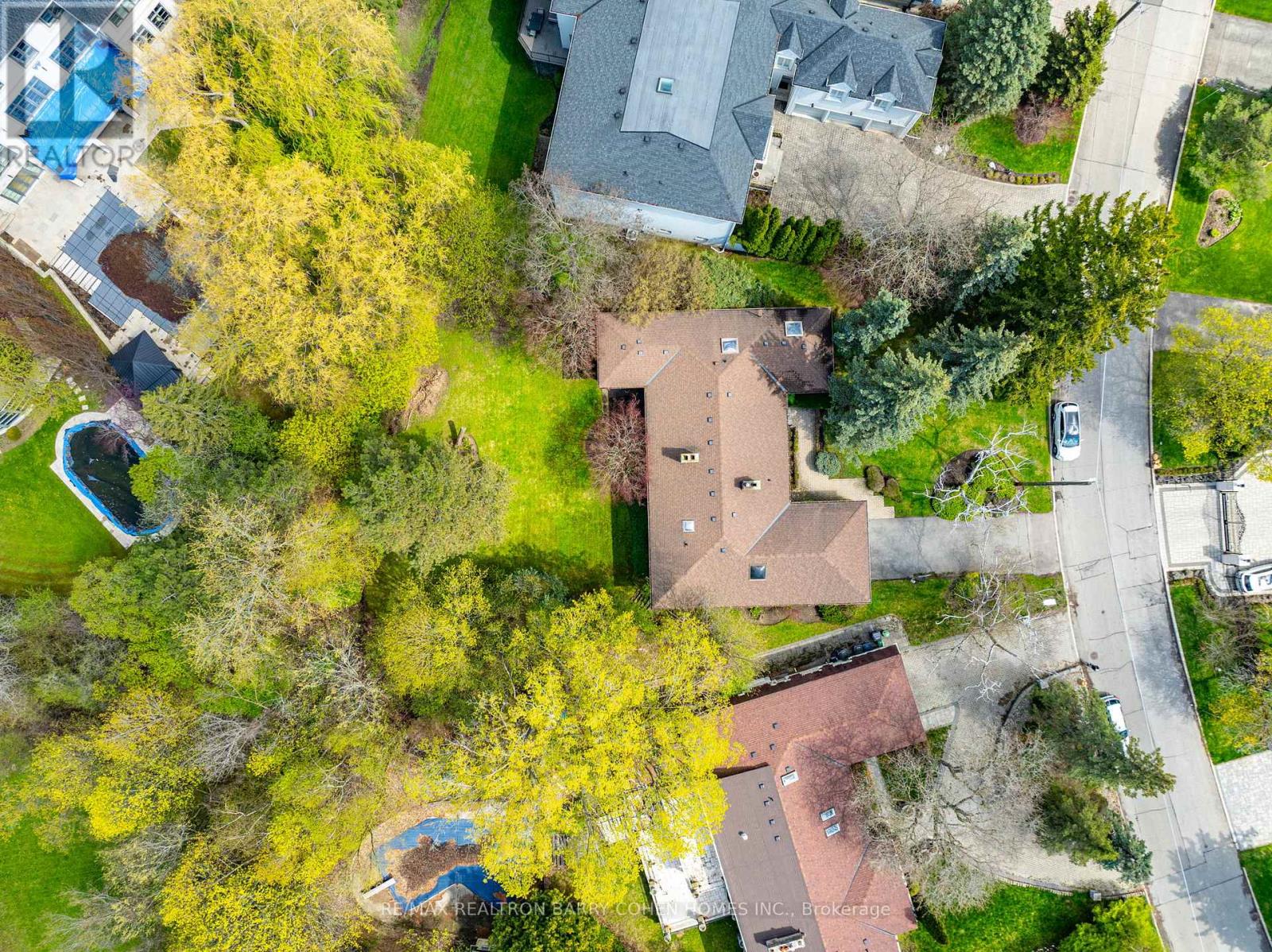 18 BRIAN CLIFF DRIVE - 25