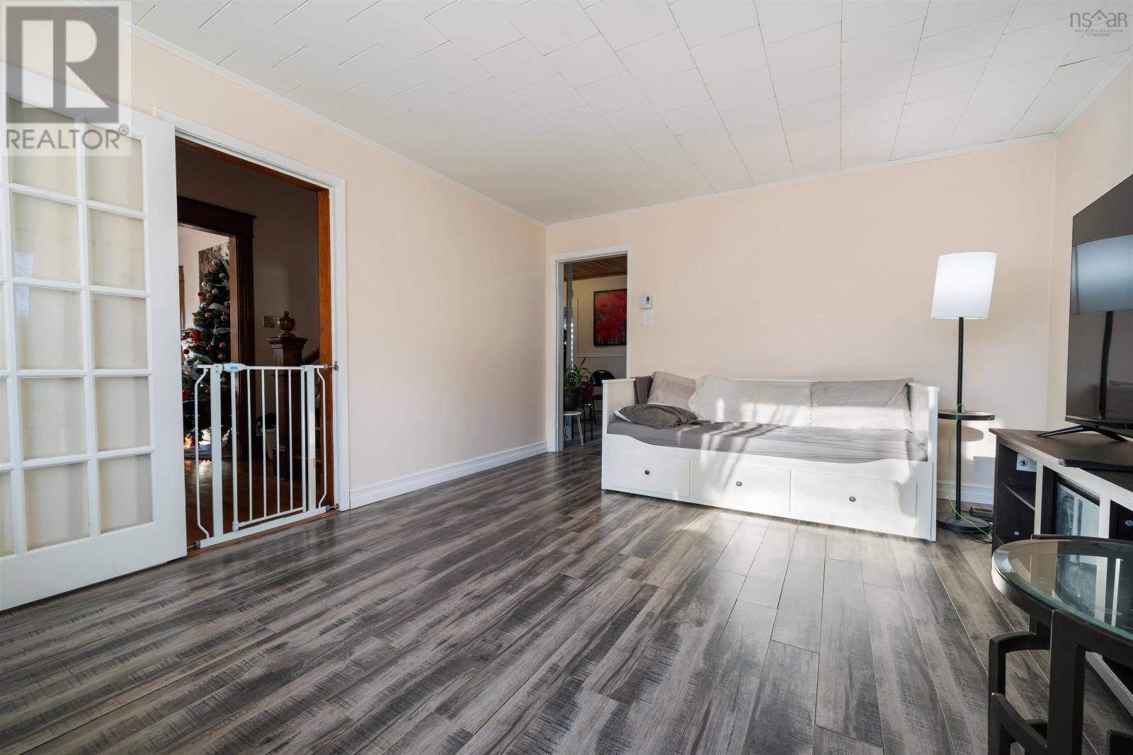 132 Almont Avenue - 22