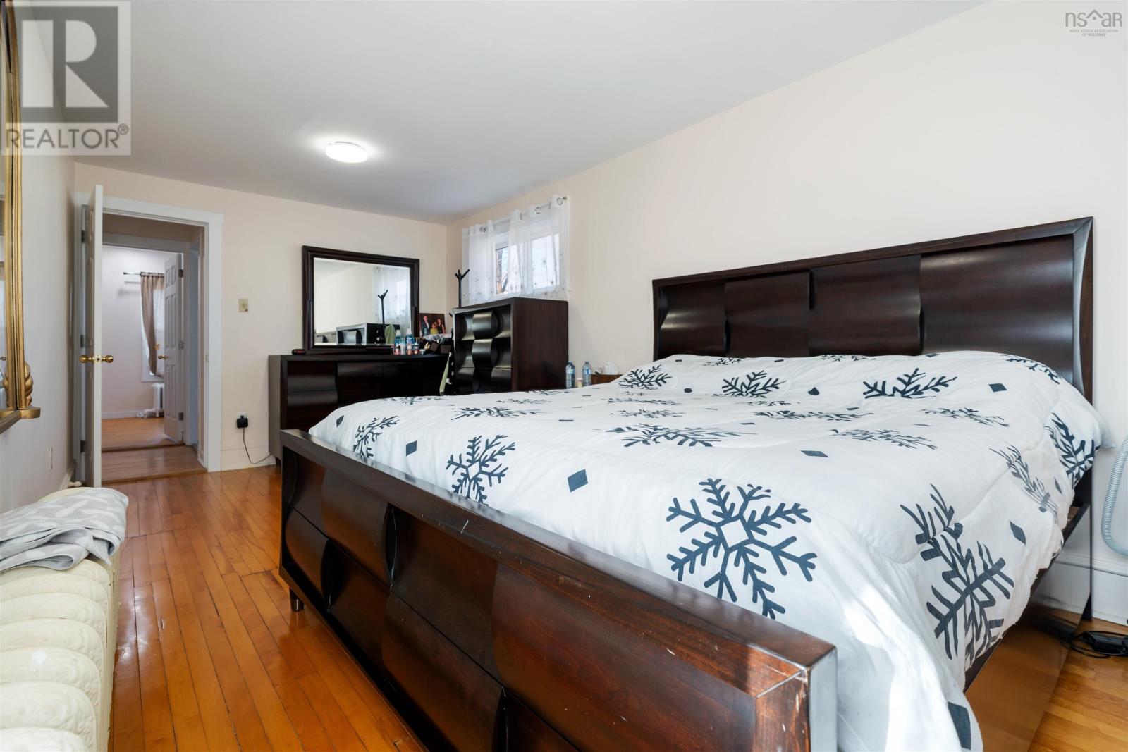 132 Almont Avenue - 33