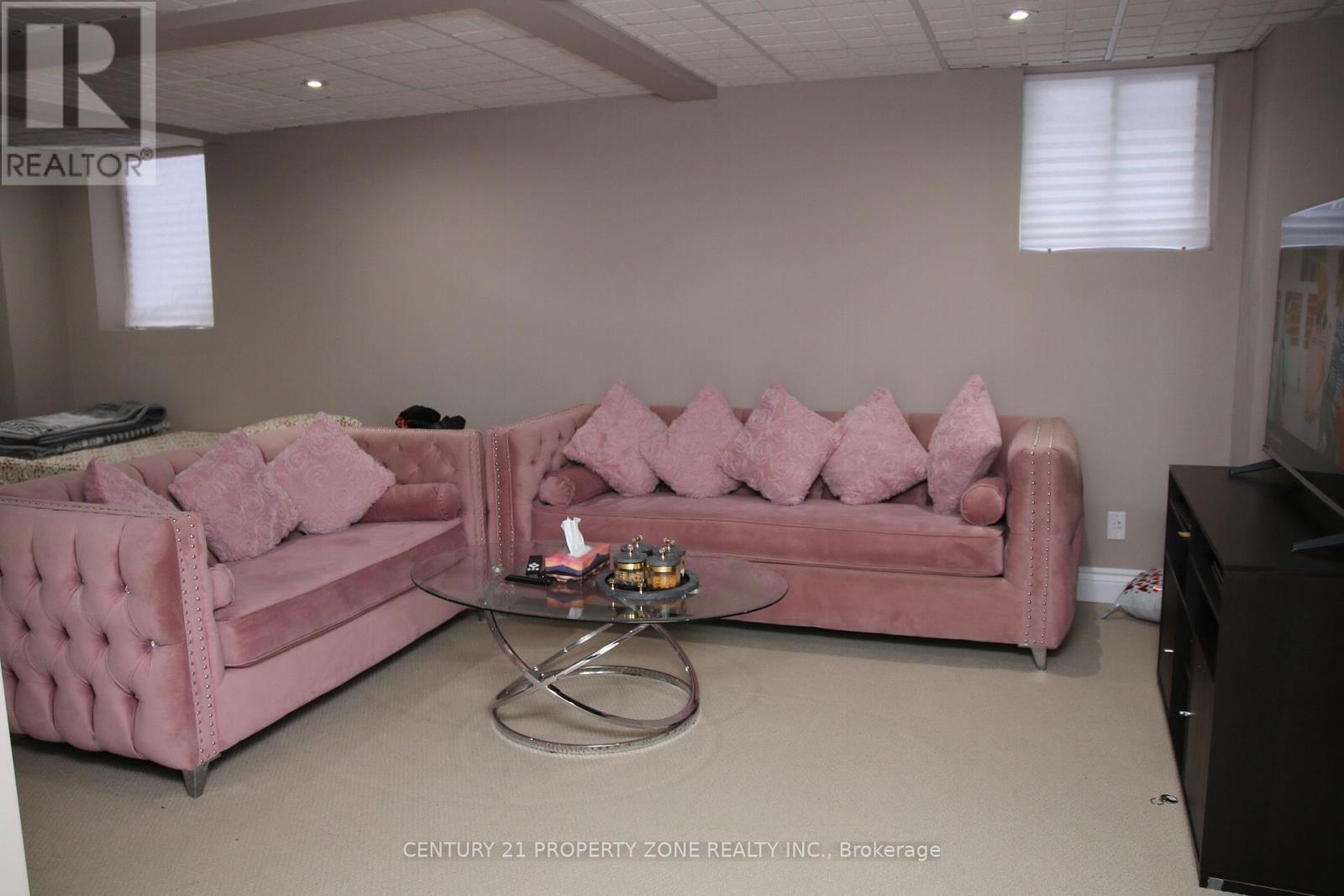 24 SWEET CLOVER CRESCENT - 31