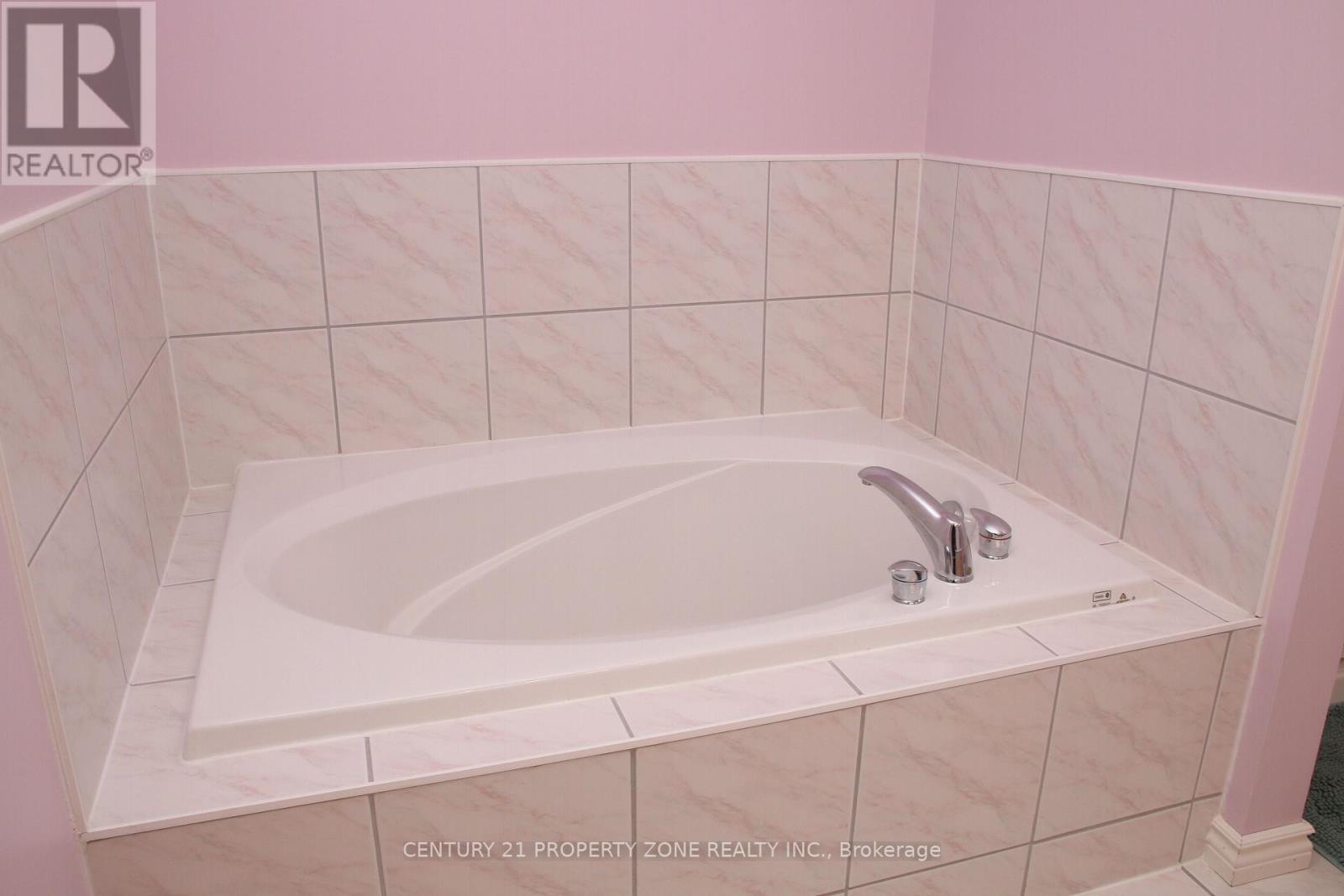 24 SWEET CLOVER CRESCENT - 25