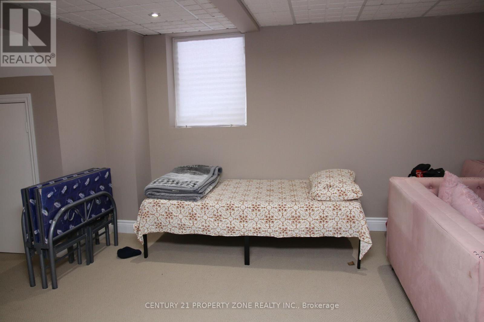 24 SWEET CLOVER CRESCENT - 32