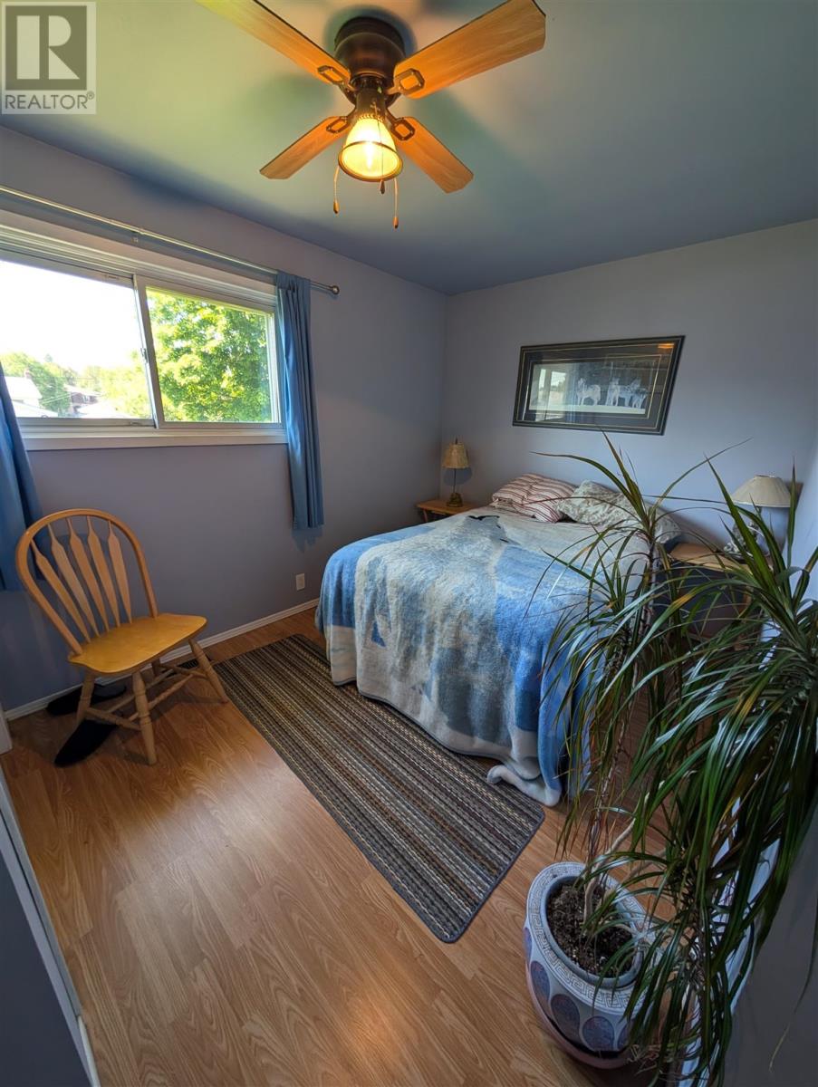 6 Darwin AVE - 18