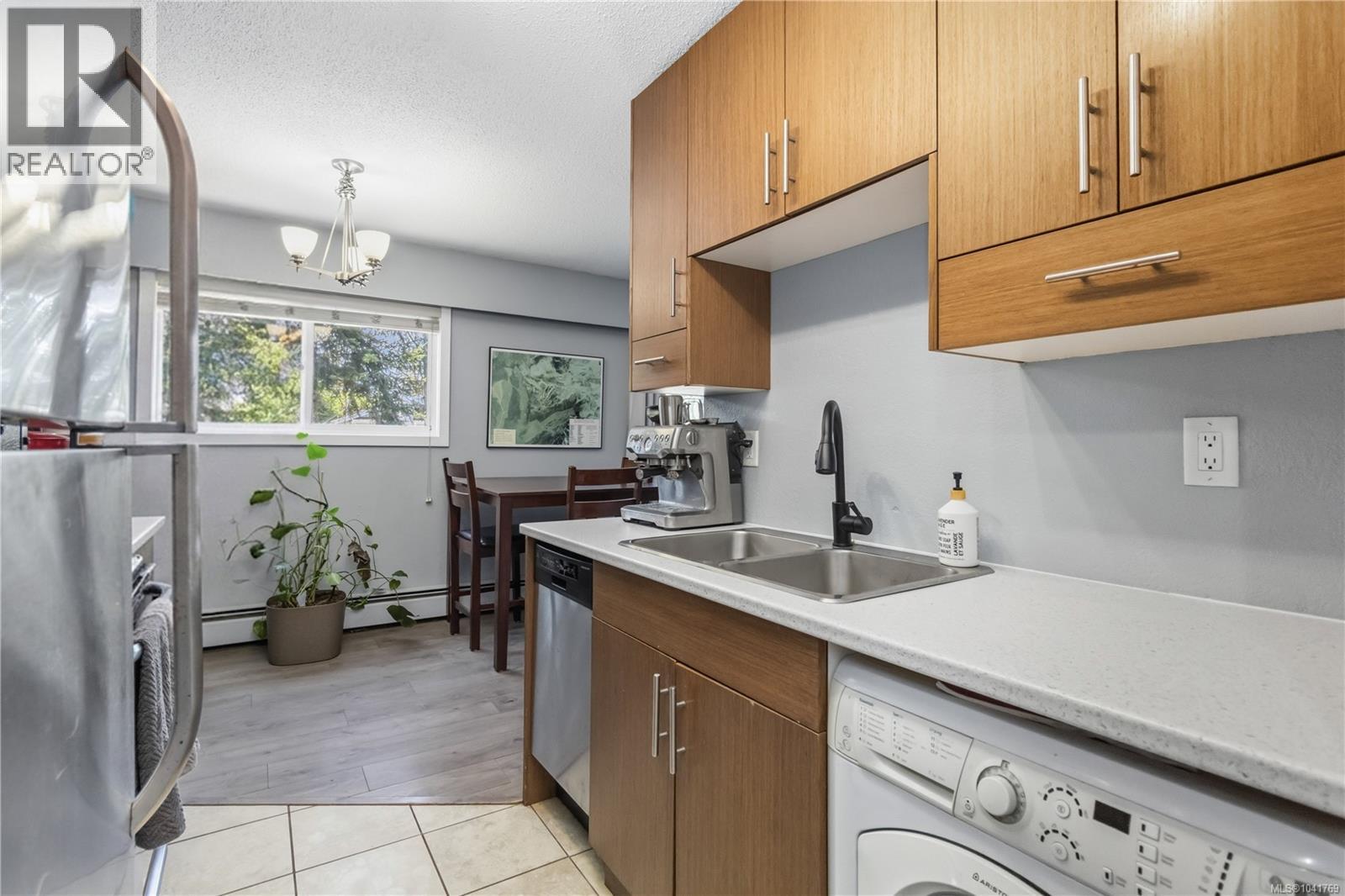 #203 3800 Quadra St - 12