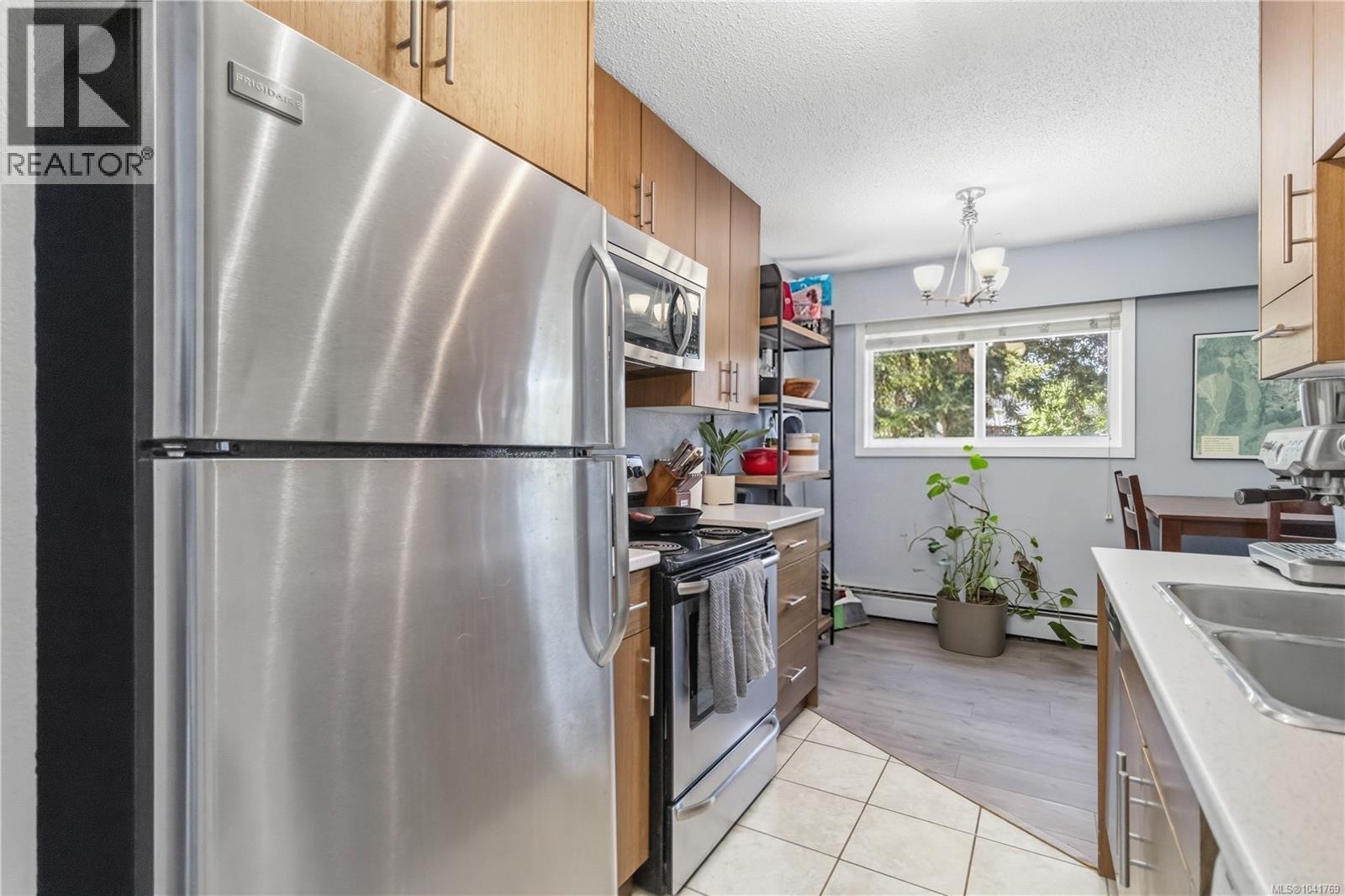 #203 3800 Quadra St - 13