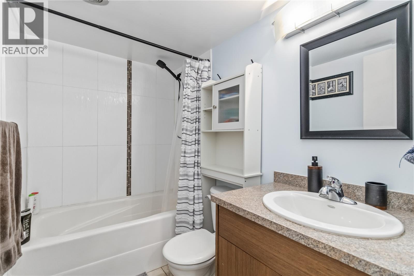 #203 3800 Quadra St - 18