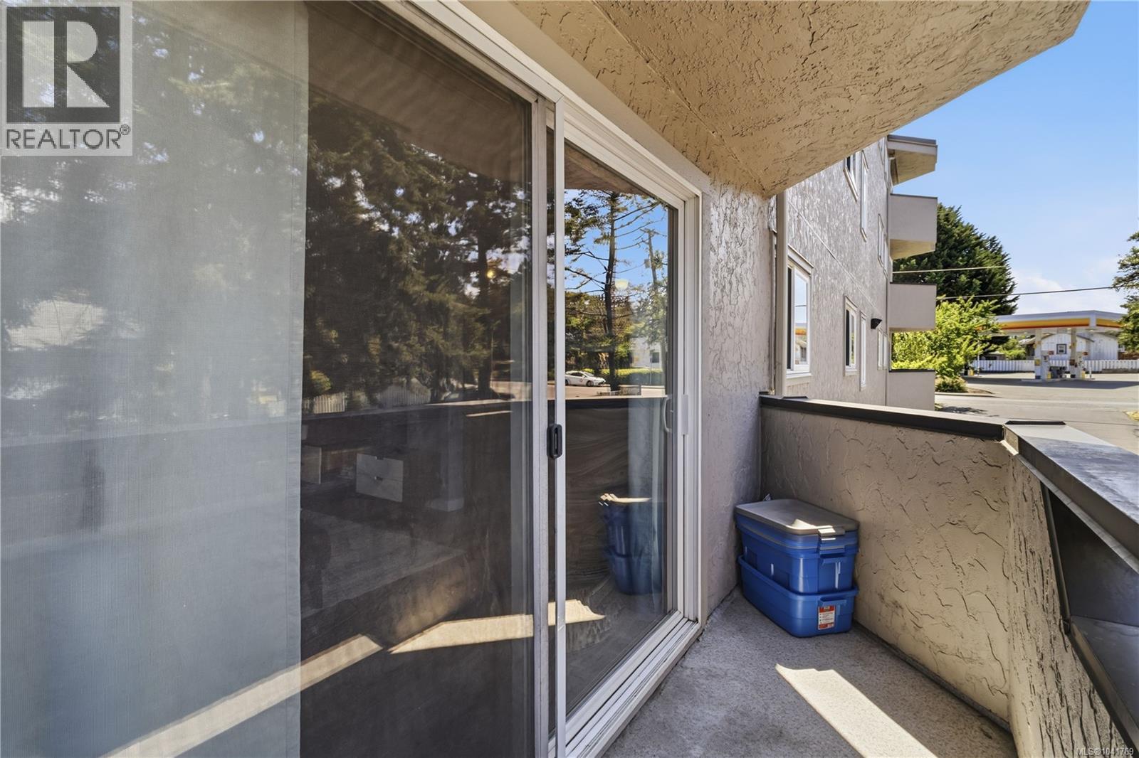 #203 3800 Quadra St - 21