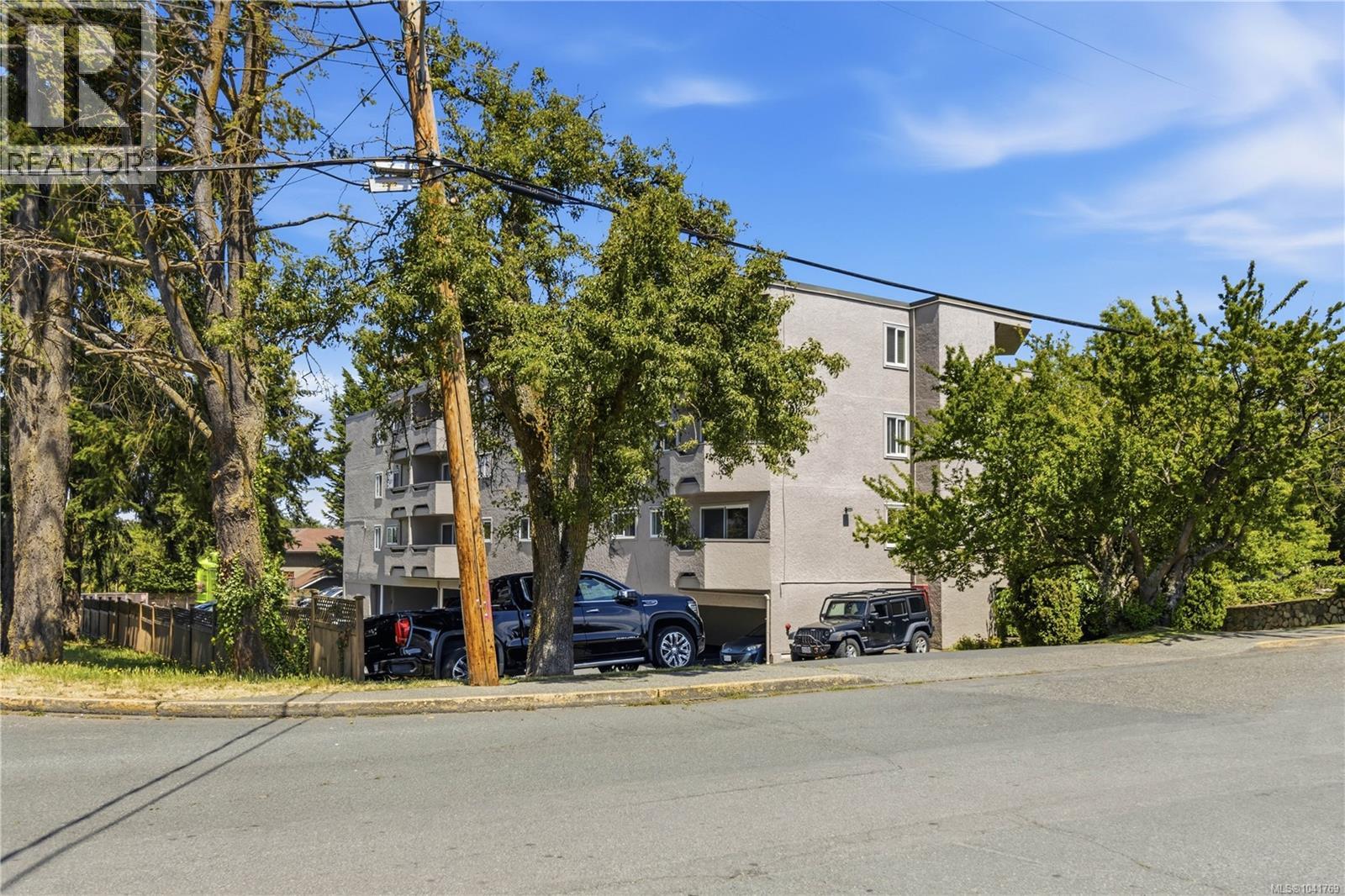 #203 3800 Quadra St - 25