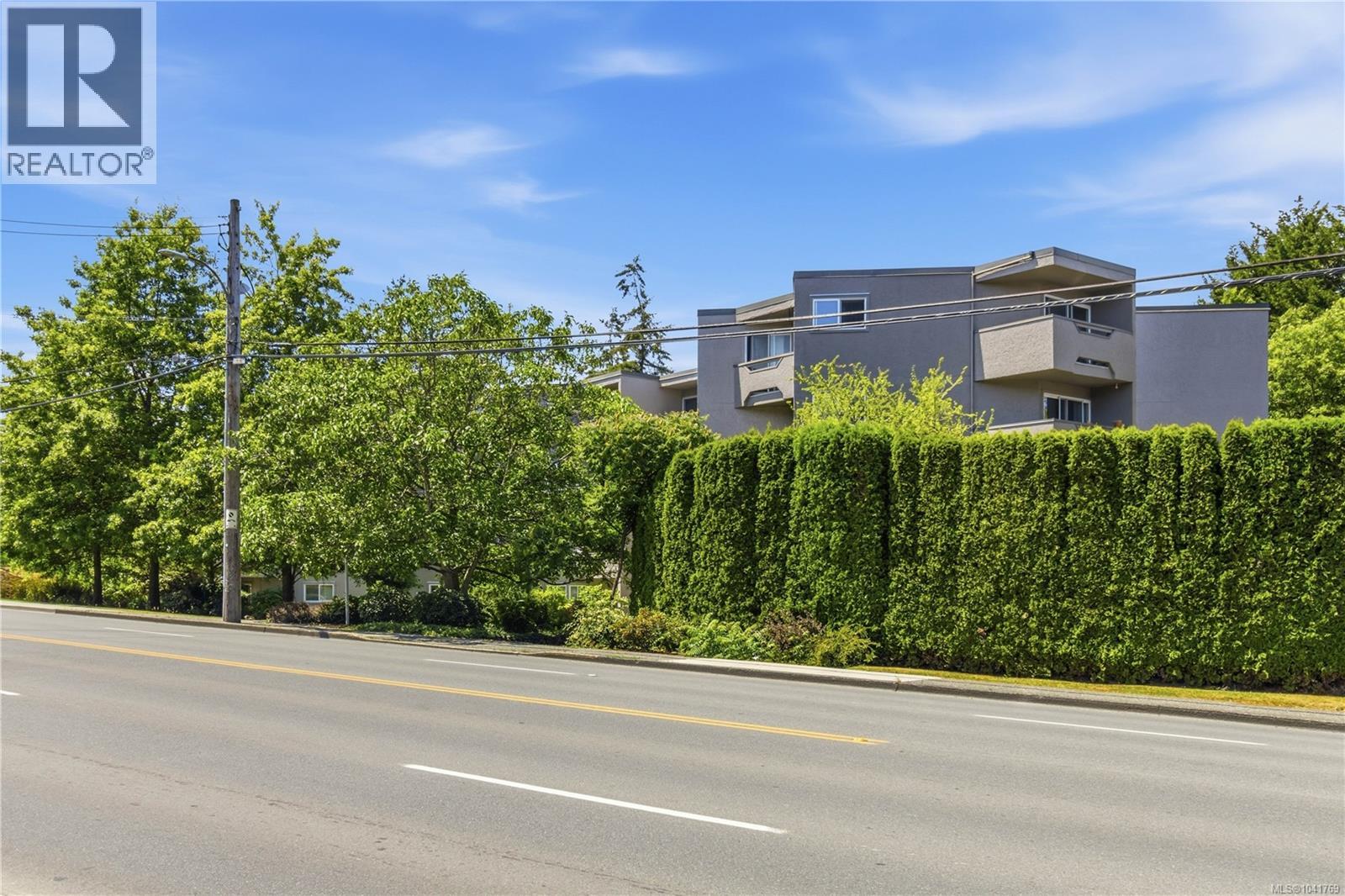 #203 3800 Quadra St - 28