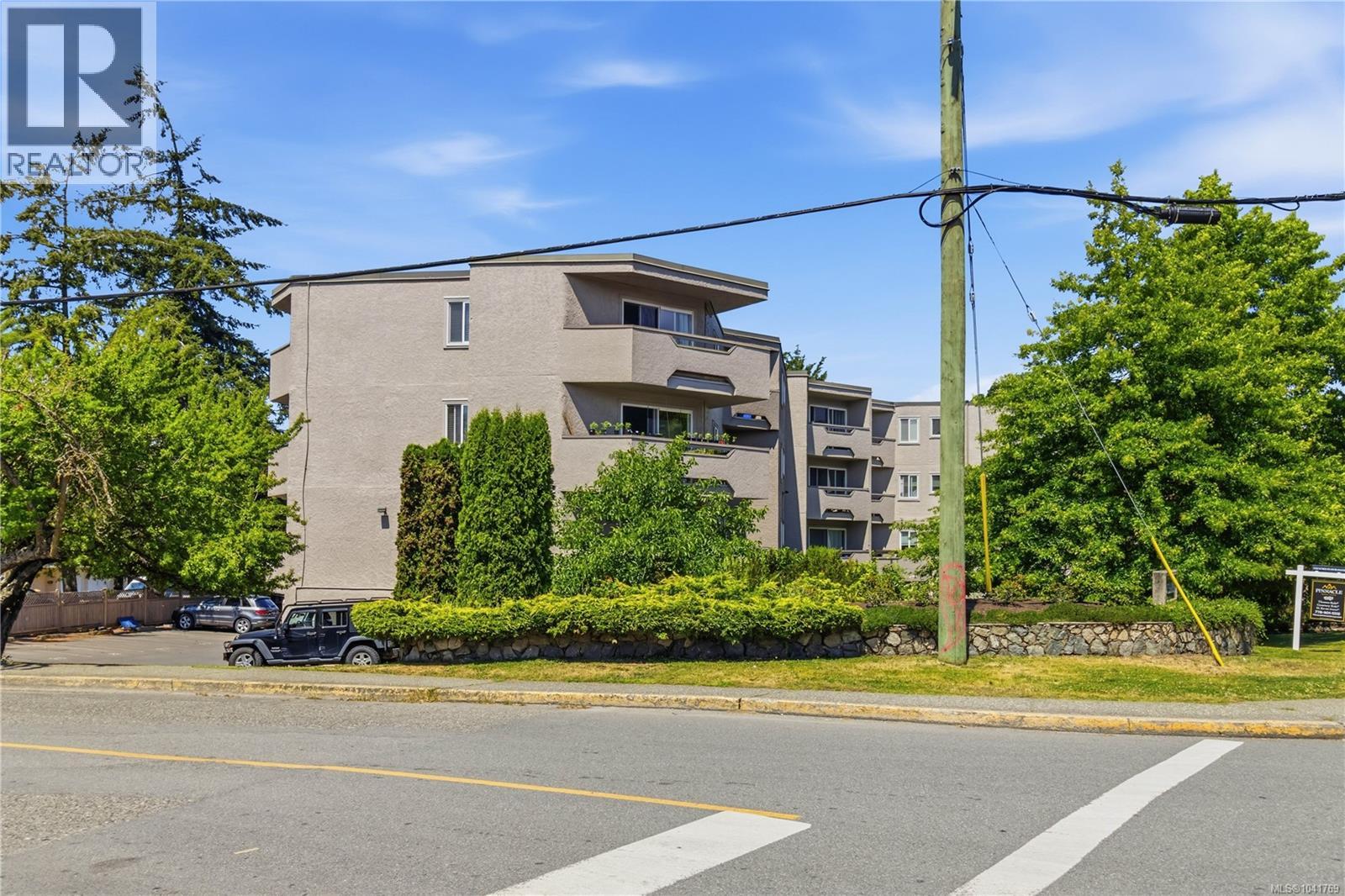 #203 3800 Quadra St - 29