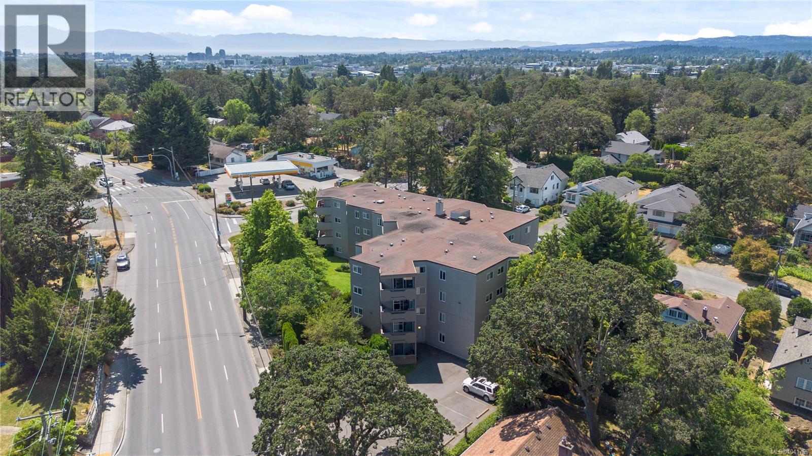 #203 3800 Quadra St - 31