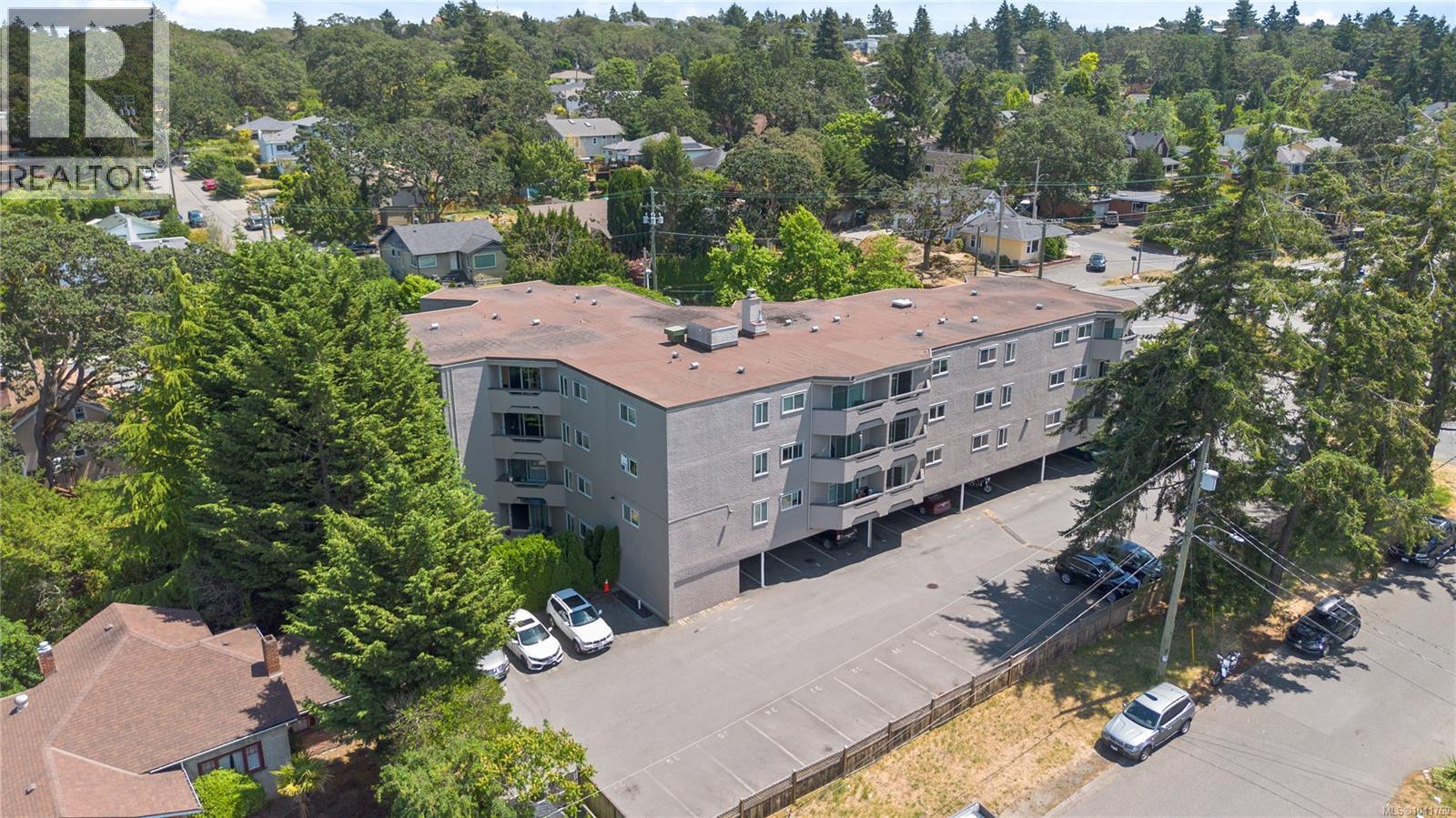 #203 3800 Quadra St - 32