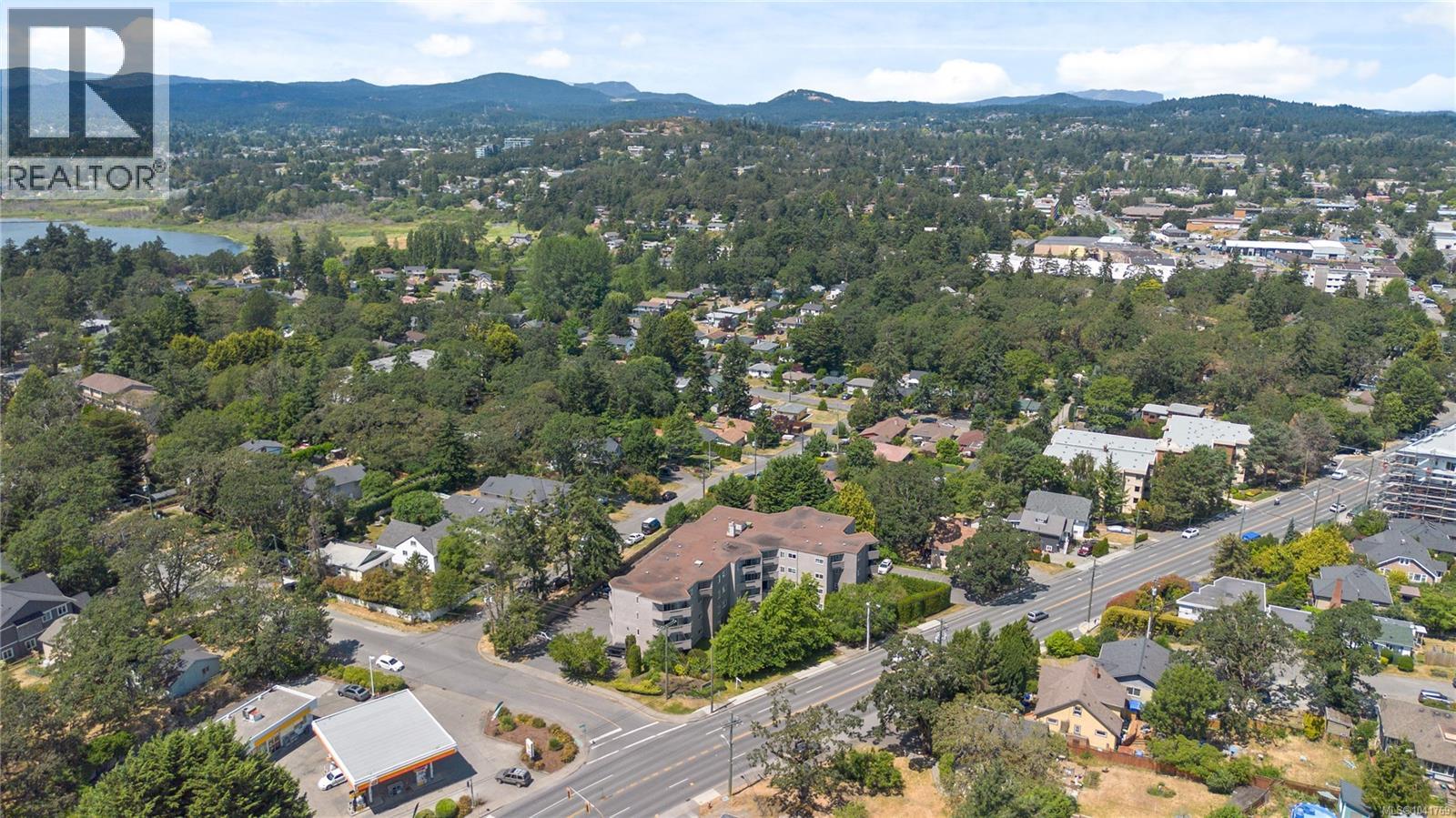#203 3800 Quadra St - 35