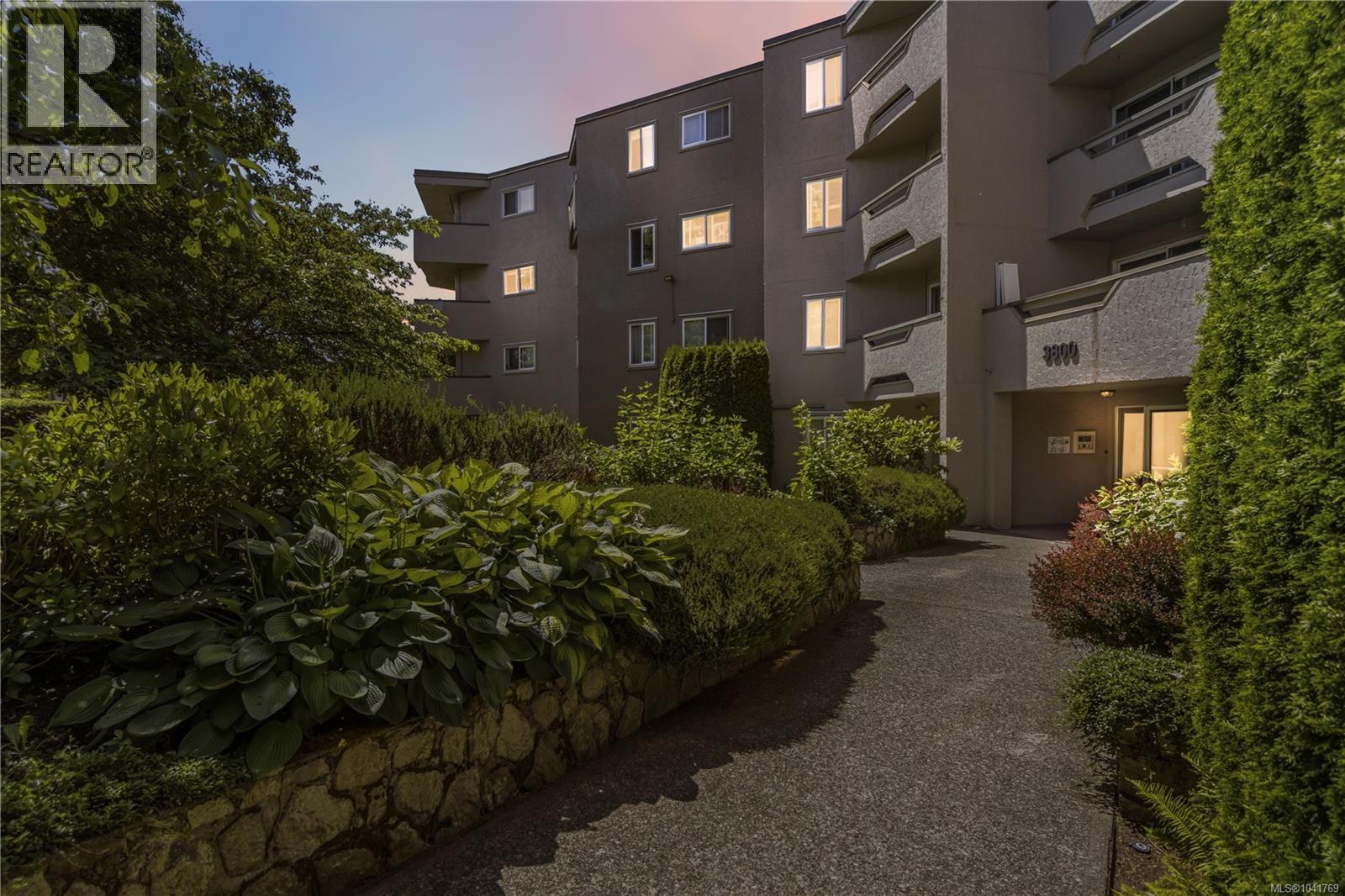 #203 3800 Quadra St - 38