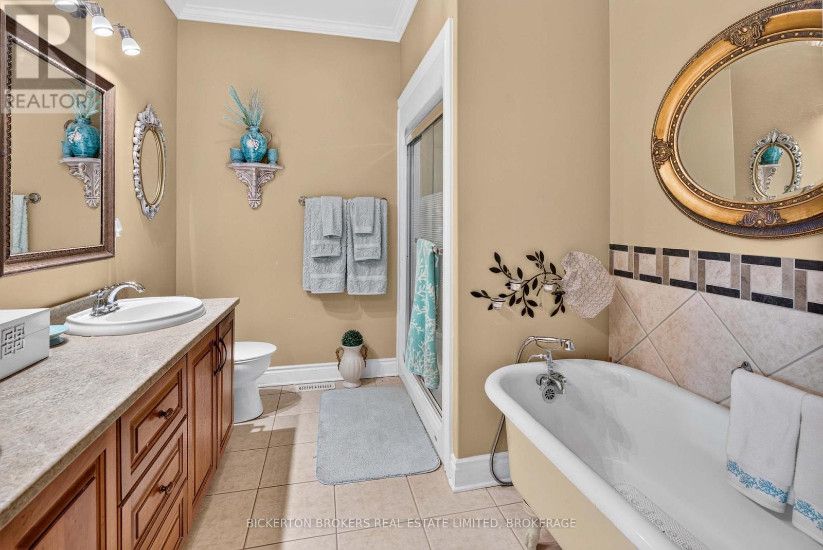 14 APPLE BLOSSOM DRIVE - 25