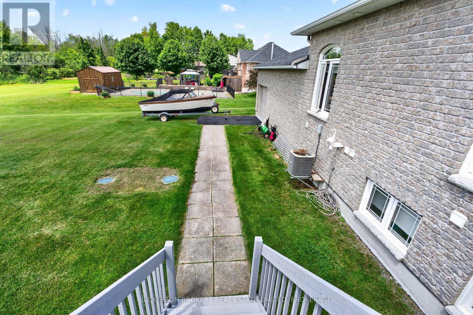 14 APPLE BLOSSOM DRIVE - 35