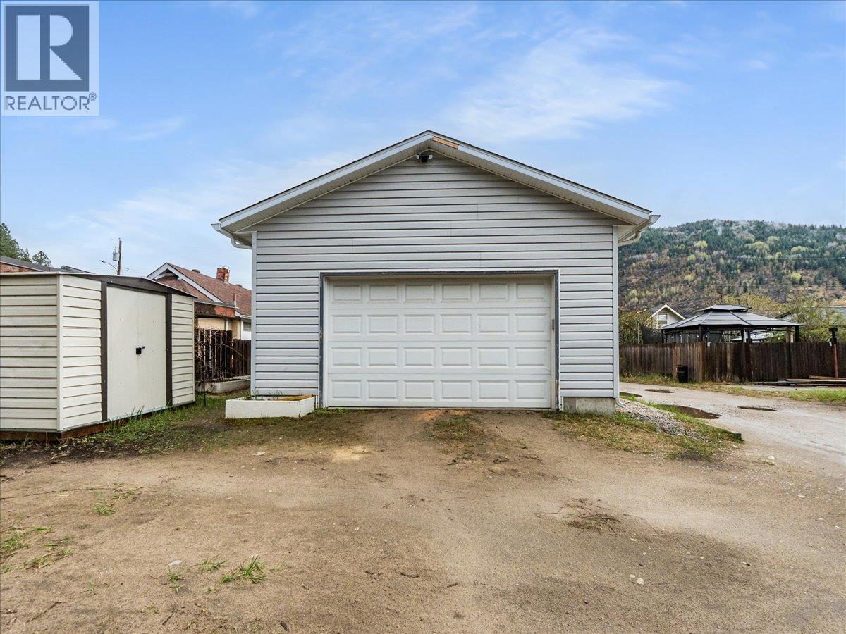 1727 Circle Street, Trail