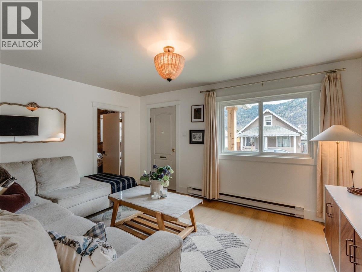 1727 Circle Street, Trail