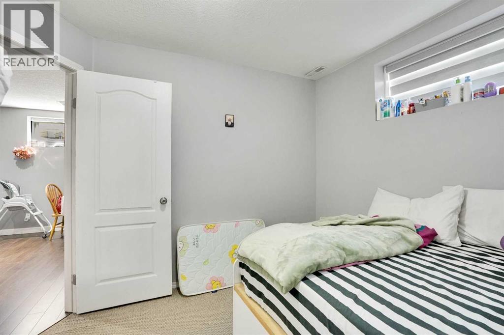 151 Saddlehorn Close NE - 36