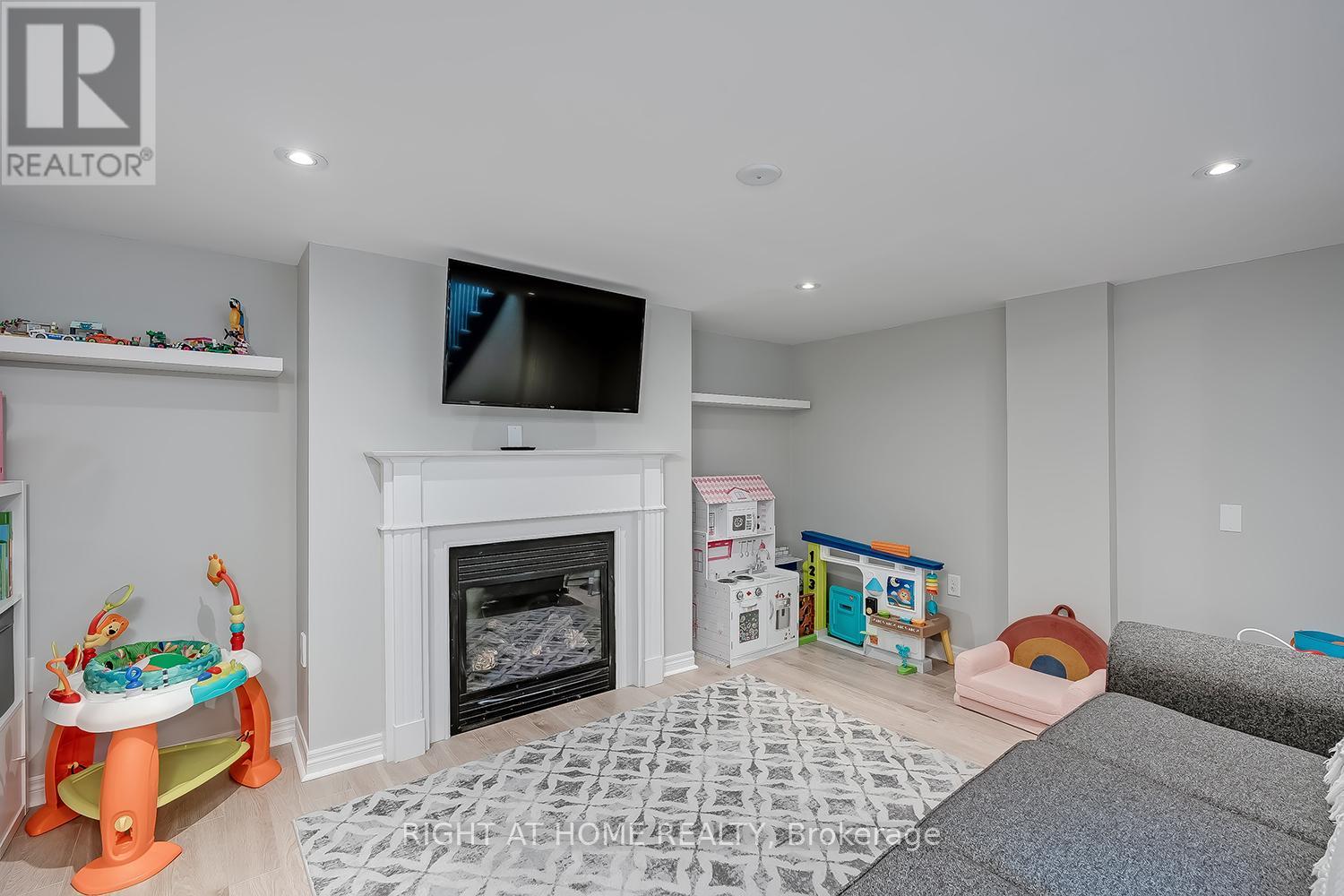 2033 TRAWDEN WAY - 19