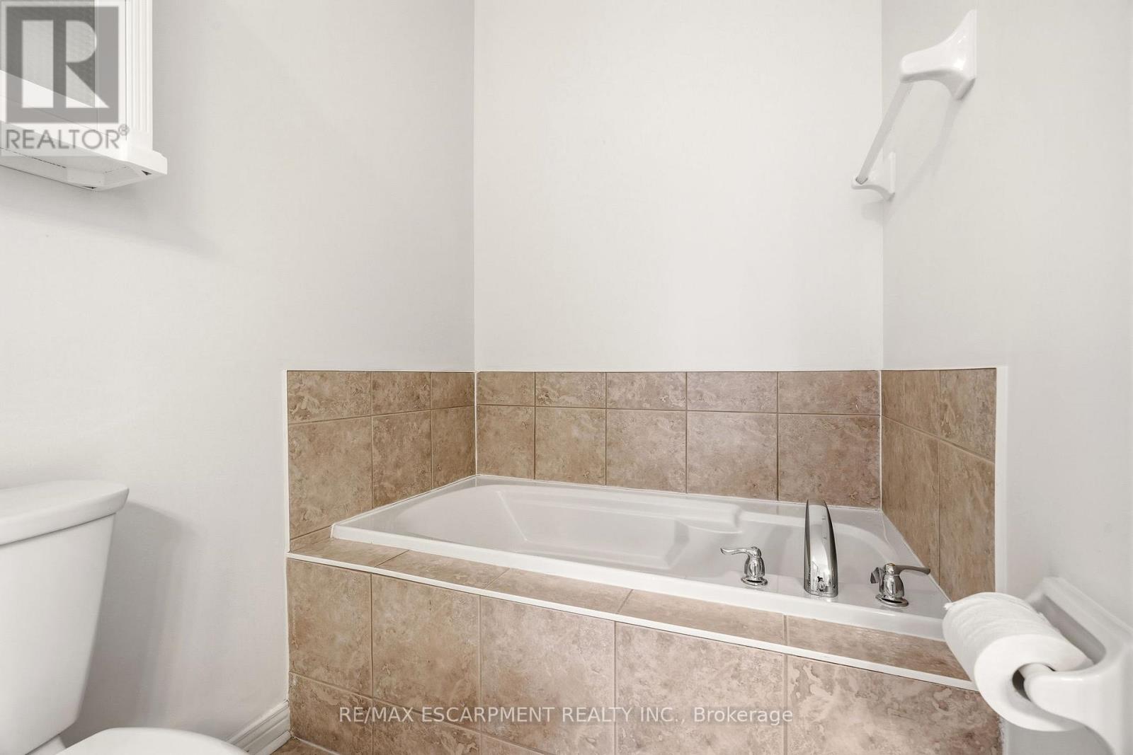 #40 4400 MILLCROFT PARK DRIVE - 28
