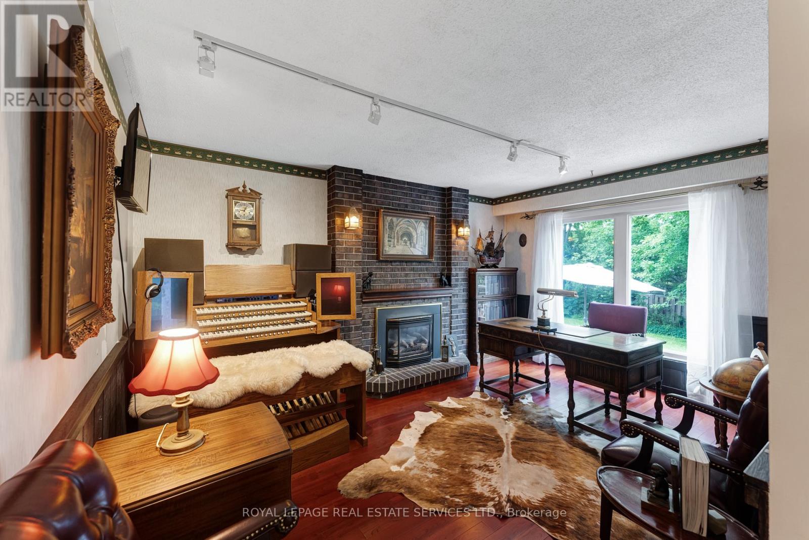 88 GERMORDA DRIVE - 21