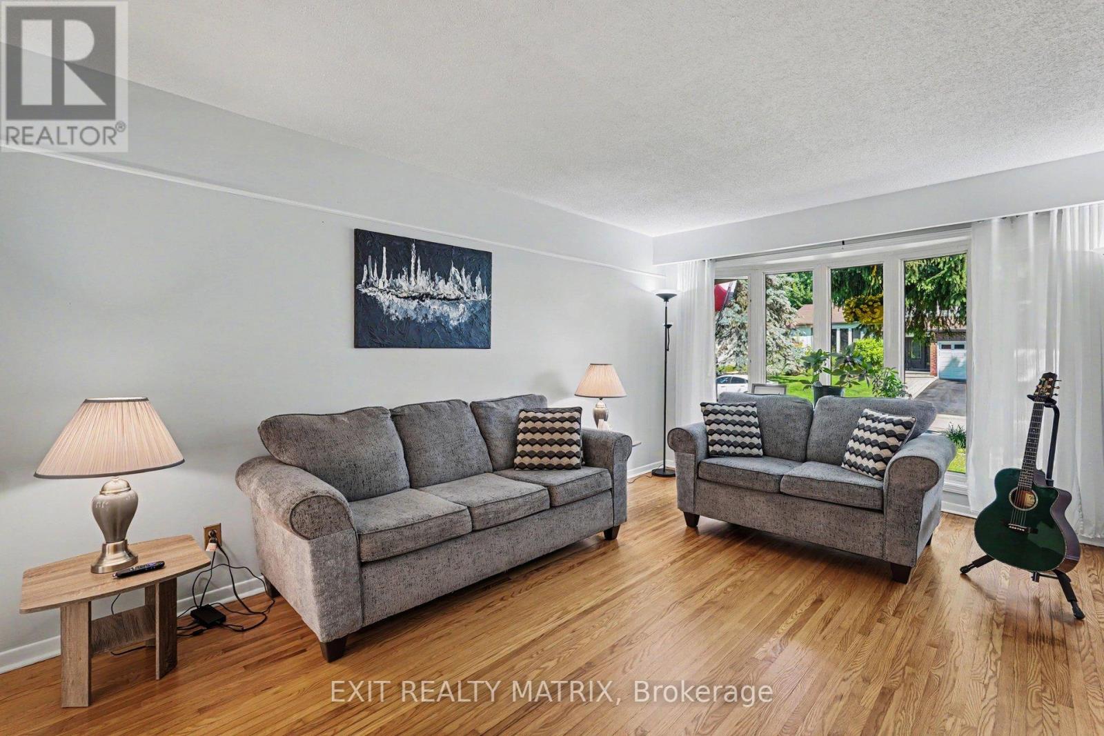 House for Rent in Ottawa – 18 HIGHPARK CRESCENT, Ottawa – By Peter Sagos - Image 9