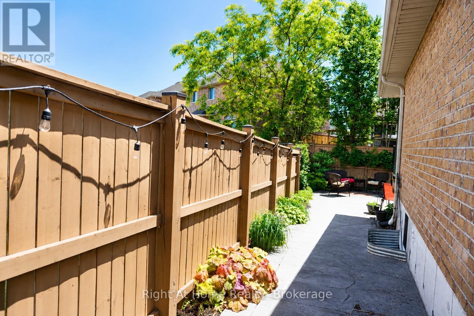 22 LAVENDER PLACE - Image 4