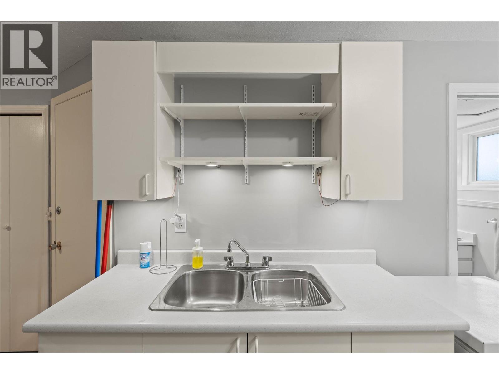 333 WADDINGTON Drive - Image 17