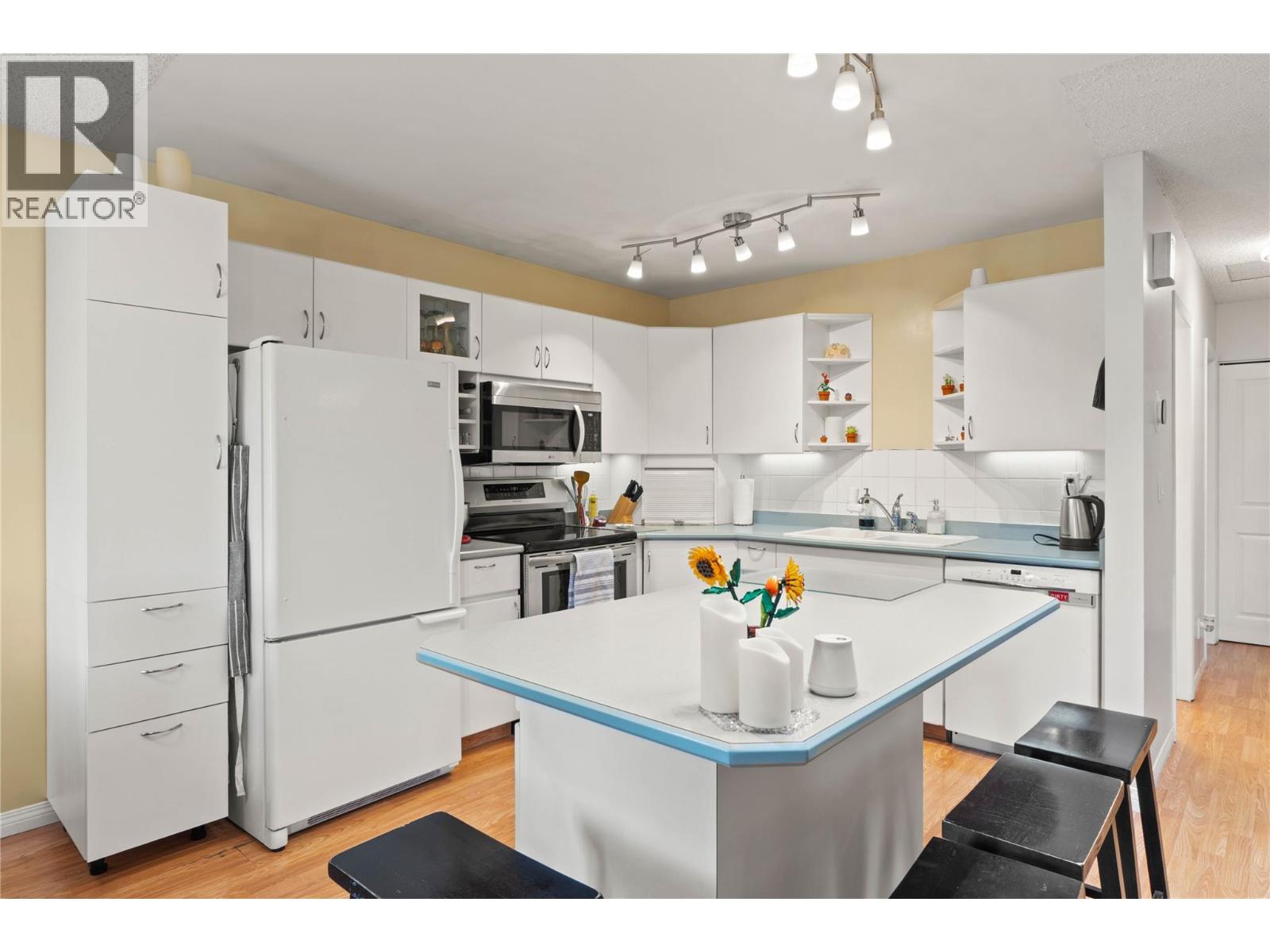 333 WADDINGTON Drive - 8