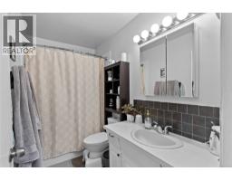 Bedroom - 333 Waddington Drive, Kamloops, BC V2E1S3 Photo 9