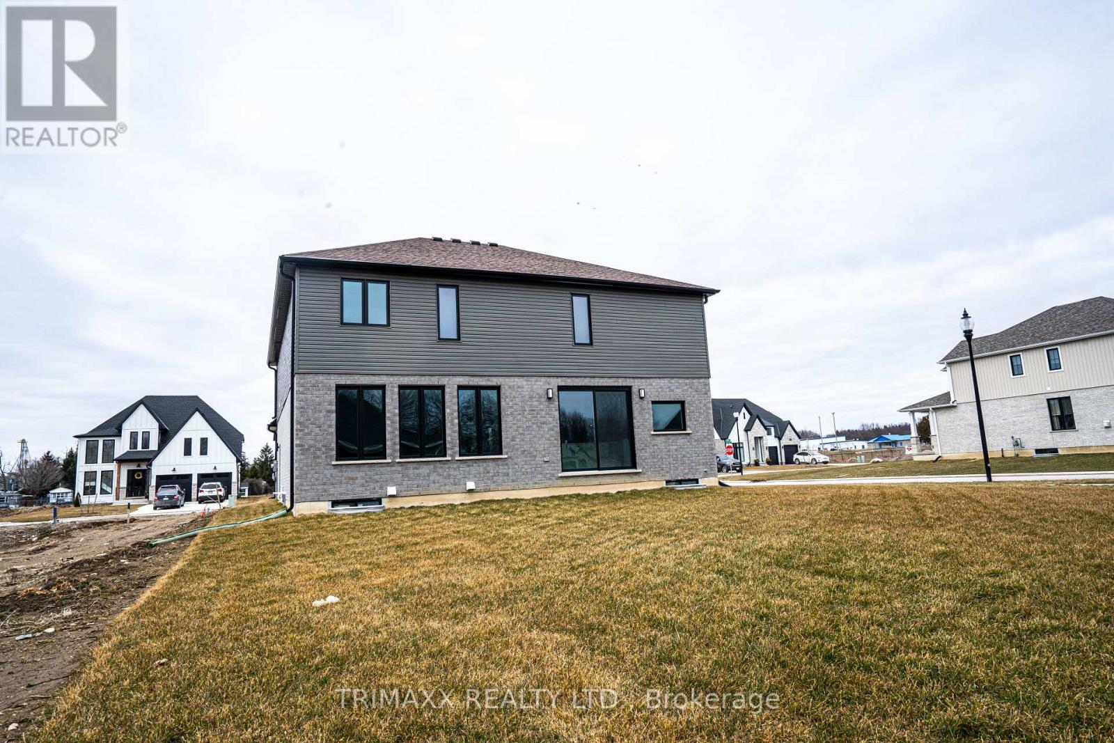 188 FOXBOROUGH PLACE - 3