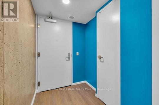#1918 105 CHAMPAGNE AVENUE S - 11