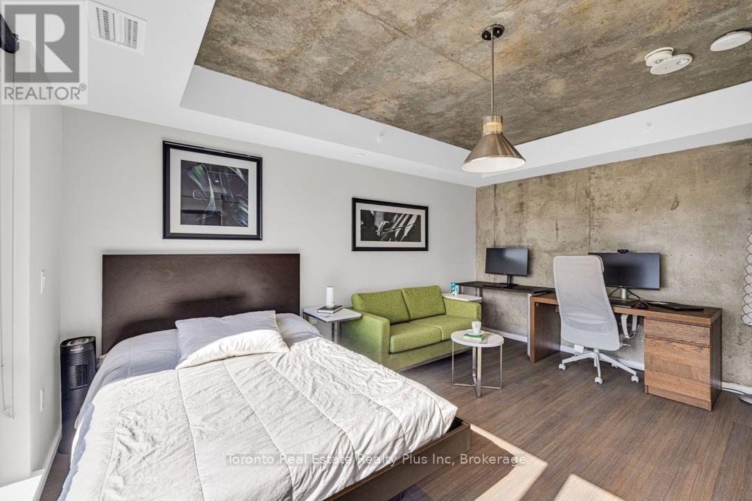 #1918 105 CHAMPAGNE AVENUE S - 15