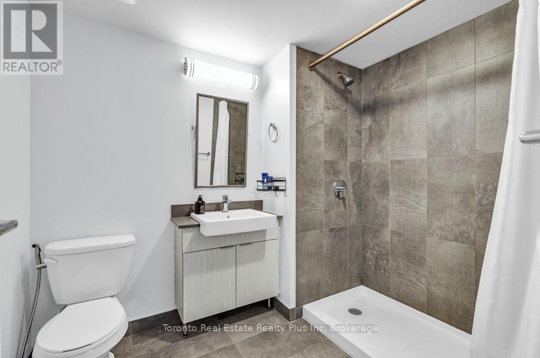 #1918 105 CHAMPAGNE AVENUE S - 19