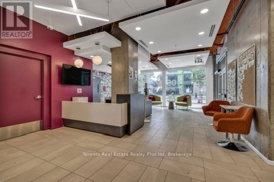 #1918 105 CHAMPAGNE AVENUE S - 3