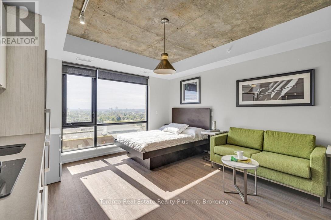 #1918 105 CHAMPAGNE AVENUE S - 5
