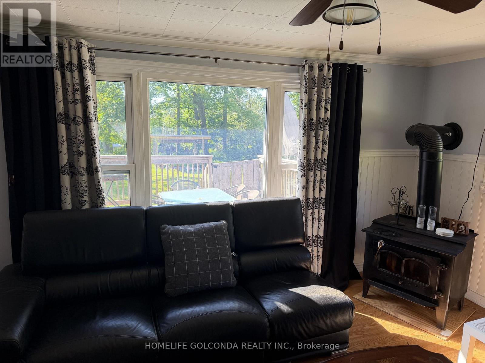 15 POPLAR CRESCENT - 3