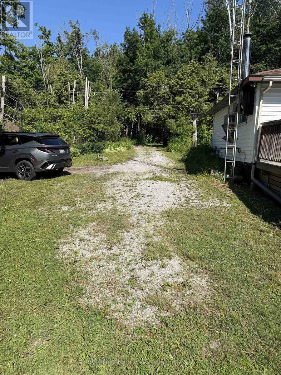 15 POPLAR CRESCENT - 16