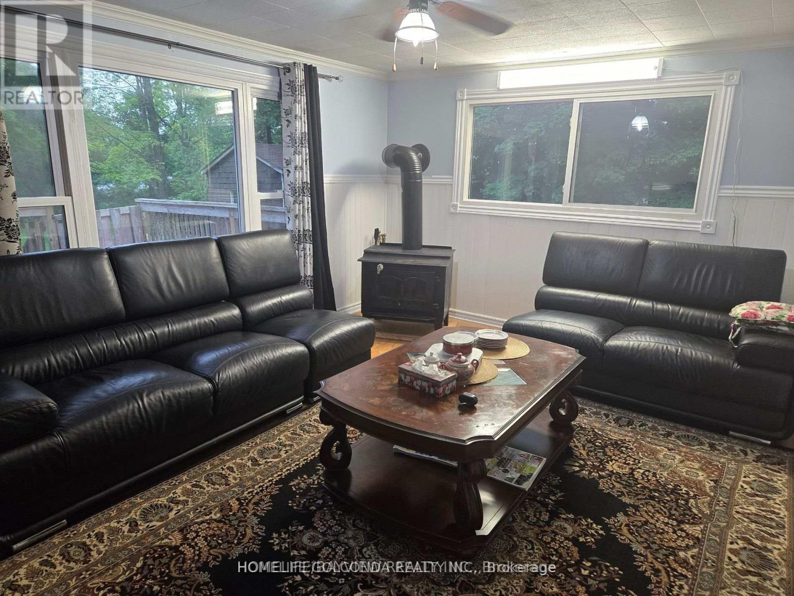 15 POPLAR CRESCENT - 2